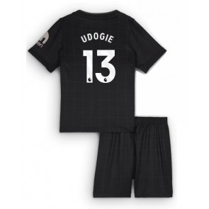 Tottenham Hotspur Destiny Udogie #13 Replika Babytøj Udebanesæt Børn 2025-26 Kortærmet (+ Korte bukser)